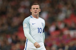 Wayne Rooney dijo que 'respeta la decisión del entrenador'. (AP)