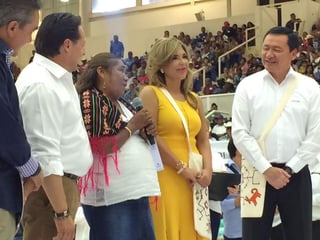 Osorio Chong hizo un llamado a todos los pueblos indígenas del país a registrarse para obtener su acta de nacimiento. (TWITTER)
