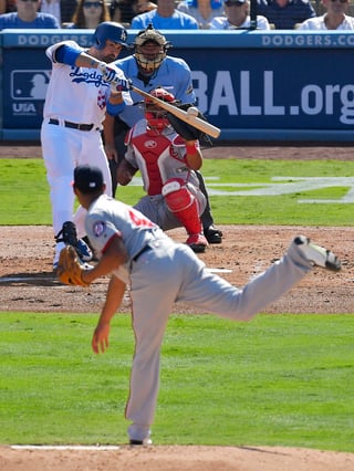 Adrián González conectó un cuadrangular de dos carreras en la victoria de Dodgers 6-5 ante Nacionales de Washington. (AP)