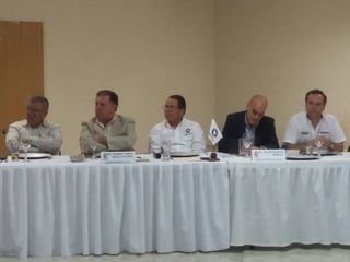 Acercamiento. Ramón Tomás Dávila Flores, titular de la Sedeco en una reunión con empresarios de Gómez. 