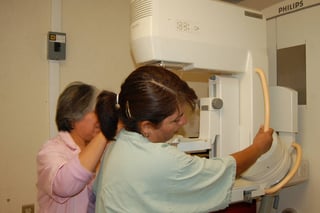 Conciencia. Siguen adelante las actividades para despertar el interés de las mujeres por la detección oportuna del cáncer. (ARCHIVO)