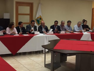 En la reunión privada celebrada en el Edificio Coahuila de esta ciudad, se constituyó el nuevo consejo, al que le faltaba la representación del Estado de Durango, entidad que cuenta con un nuevo gobierno estatal. (ESPECIAL)