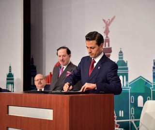 Compromiso. Peña Nieto firmó la Declaración de Chapultepec.(EL UNIVERSAL) 