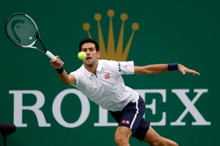  Djokovic se olvidó de su mejor tenis, vivió desesperación y al final su raqueta pagó las consecuencias por el enojo. (ARCHIVO)