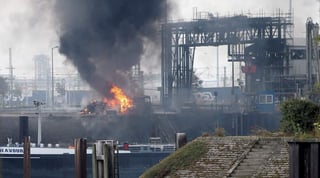 'Durante unos trabajos en unas tuberías se produjo una explosión que resultó en un incendio', explicó la empresa en un comunicado. (EFE)