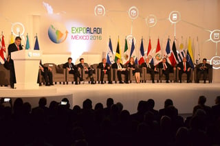 El alcalde Miguel Riquelme expresó la importancia de potenciar el comercio latinoamericano. (FERNANDO COMPEÁN) 