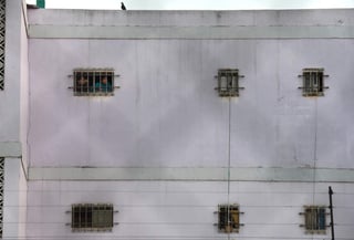La CNDH sugirió emprender las acciones necesarias ante el Poder Judicial respectivo a efecto de que los internos procesados y sentenciados que se encuentran actualmente recluidos en cárceles municipales sean trasladados a los establecimientos penitenciarios estatales más cercanos a su domicilio. (ARCHIVO)

