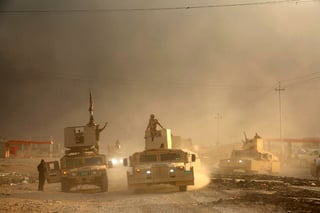 La única victoria registrada hoy por las tropas gubernamentales fue en la localidad de Al Zauia, al sur de Mosul, que era un punto de encuentro para los miembros y líderes de la organización radical. (AP) 