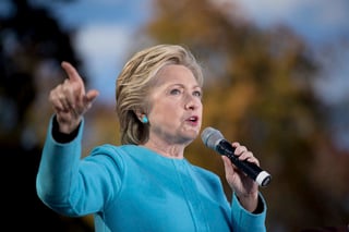 Con encuestas concediendo una ventaja para la demócrata de al menos seis puntos porcentuales, Clinton mencionó además que la actitud del republicano revelaba que éste ya había “concedido la derrota”. (AP)