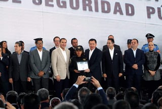 En el evento en Puebla, sin mencionar quiénes son, Osorio Chong reclamó que todavía seis estados del país no están haciendo lo que les corresponde en materia de seguridad. (TWITTER)

