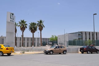 La Delegación del Instituto Mexicano del Seguro Social en Coahuila (IMSS), informó que se investiga de manera interna las condiciones en que se adjudicaron las compras de gasolina a diversos concesionarios en la entidad. (ARCHIVO)

