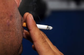 Al menos seis millones de personas fallecen cada año en todo el mundo a causa del cigarrillo. (ARCHIVO)