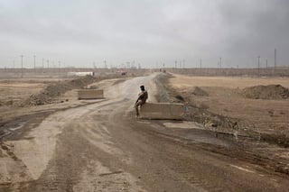 Las tropas al sur de Mosul se han visto detenidas en la localidad de Hamam al-Alil, mientras otras fuerzas avanzan hacia la ciudad. (AP)