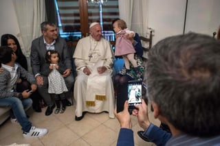 El pontífice “quiso ofrecer un signo de cercanía y de afecto a estos jóvenes que han tomado una decisión a menudo no compartida por sus hermanos sacerdotes y familiares”, explicó la sala de prensa del Vaticano. (EFE)
