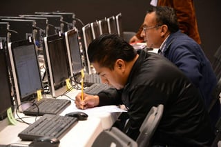 Maestros realizaron el examen de Evaluación de Desempeño Docente en 12 sedes en la Ciudad de México. (ARCHIVO)