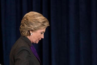 La razón. Hillary Clinton culpó a la decisión del FBI de revivir su investigación a sus cuentas de correo electrónico como la causa de su devastadora derrota electoral.
