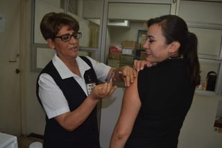 La aplicación de la vacuna se realiza en los Centros de Salud, en el Hospital General de Torreón y en el Integral de Matamoros.