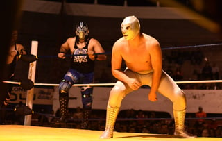 Santo Junior exhibió sus habilidades sobre el ring. Silver King derrota a Santo con polémica