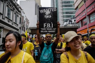 Exigencia. Miles de personas, en las calles de Kuala Lumpur, piden la dimisión de Razak.