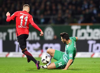 Eintracht Frankfurt llegó a 21 unidades y está empatado en tercer lugar junto con otros cuatro equipos. (EFE)