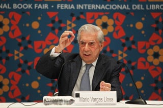 Vargas Llosa dijo en Guadalajara que el fallecimiento del líder de la revolución cubana será como 'la bolita de nieve' que crece. (EFE) 
