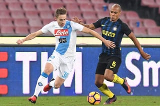 Inter cayó como visitante 3-0 ante Napoli y suma cinco partidos sin ganar. (AP)