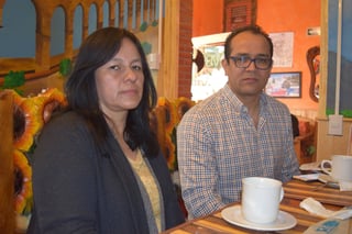 Obras. La diputada, Elia Estrada y el regidor Omar Castañeda, del PRD, piden conocer las obras en que se aplicó el Fondo Metro. (EL SIGLO DE TORREÓN)