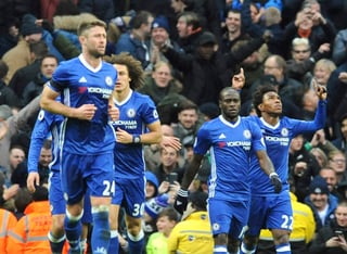 Chelsea se alejó a cuatro puntos del City y Liverpool después de 14 partidos. (AP)