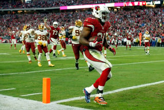 David Johnson anotó en un par de ocasiones en la victoria de Cardinals sobre Redskins. (AP)