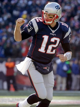 Tom Brady lanzó para 269 yardas y tuvo un pase de anotación en el triunfo de Patriots 26-10 sobre Rams. 