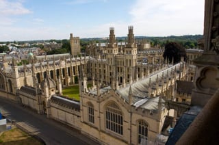 El hombre obtuvo una baja puntuación en el examen de historia de la India Imperial, durante su estudios en el Colegio Brasenose, de la Universidad de Oxford.