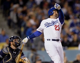 Adrián González tuvo una buena temporada con los Dodgers. (Archivo)