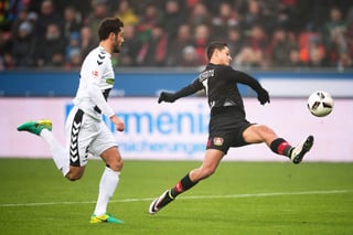 
Con el pase a la ronda de octavos de final casi asegurado, la escuadra alemana dirigida por el estratega Roger Schmidt arriba al encuentro con la necesidad de volver a la senda del triunfo luego de no conocer la victoria en todas las competencias desde el 5 de noviembre, cuando venció 3-2 a Darmstadt en la Bundesliga.