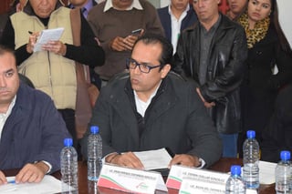 Reclamo. Omar Castañeda recriminó al secretario del Ayuntamiento. 