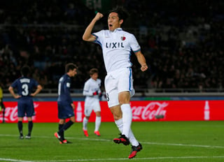 Mu Kanazaki celebra su gol en el partido de ayer. Campeón japonés avanza en Mundial