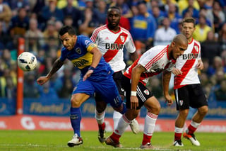 Boca Juniors busca la cima de la tabla en Argentina, mientras que River quiere escalar posiciones. (Archivo)