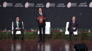 Peña Nieto subrayó que “en esta administración, si algo ha crecido es el empleo, no gracias al gobierno, sino a lo que el gobierno ha venido impulsando para que la inversión productiva siga generando empleos”. (ESPECIAL) 

