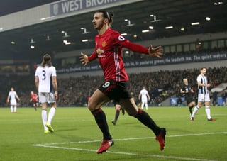 Zlatan Ibrahimovic anotó los dos goles en la victoria del Manchester United. (AP)