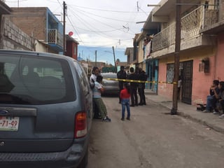 El hecho registrado alrededor de las 15:00 horas se presentó en la calle Segunda de Caleras casi esquina con avenida Camperos. (ESPECIAL)
