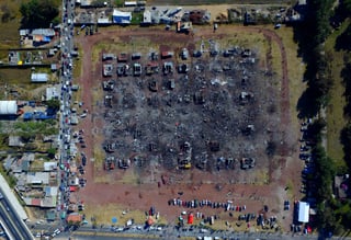 El mercado de San Pablito quedó destruido tras incendiarse la semana pasada. (ARCHIVO)