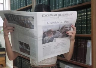 En el primer número, bajo el cabezal del diario puede leerse la frase “Edición para Argentina”. Más abajo una foto de Francisco estrechando manos y la reproducción de su mensaje escrito. (ESPECIAL)