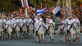 Este desfile estaba programado inicialmente para el pasado 2 de diciembre, Día de las FAR, pero fue postergado a causa del fallecimiento de Fidel Castro el 25 de noviembre de 2016. (EFE)