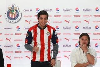 Rodolfo Pizarro dejó ver sus deseos de aportar al Guadalajara su futbol, además de manifestar su alegría por ser parte del equipo. (Jam Media)