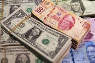 La divisa culminó en 21.40 pesos en ventanillas de Citibanamex y Santander, se trata de un repunte de 35 centavos con respecto al lunes, el mayor desde el 10 de noviembre pasado. (ARCHIVO)