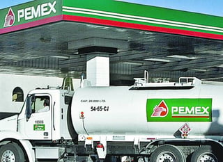 Pipas. Sólo existen 16 pipas para distribuir 107 pedidos de gasolina, según dio a conocer Pemex.