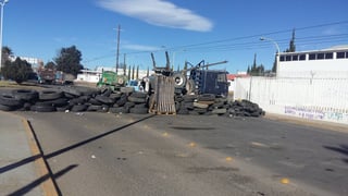 Barricadas. Se instalaron algunas barricadas en los alrededores de Pemex.