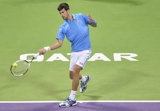 Novak Djokovic sufrió para derrotar 4-6, 7-6, 6-3 a Fernando Verdasco en la semifinal del torneo. (EFE)