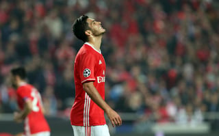 Raúl Jiménez continúa con un duro inicio de año, el atacante mexicano se perderá su tercer partido al hilo con el Benfica. Benfica busca su pase en la Copa