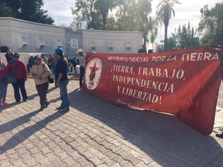 Los manifestantes salieron de la Fuente del Pensador, en la Alameda Zaragoza. (EL SIGLO DE TORREÓN) 