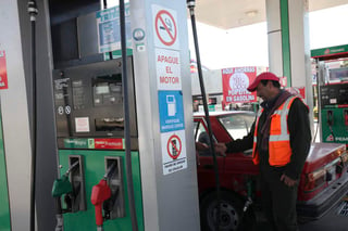 Se reunirán seis funcionarios federales con los integrantes de la Comisión Permanente del Congreso para explicar las implicaciones del ajuste al precio de las gasolinas. (ARCHIVO)